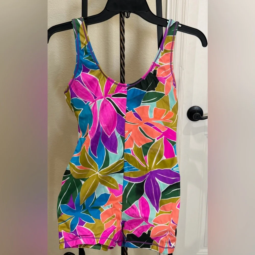 NWOT women's Hurley "Max Isla" boyleg 1-piece swimsuit - M - Picture 2 of 4